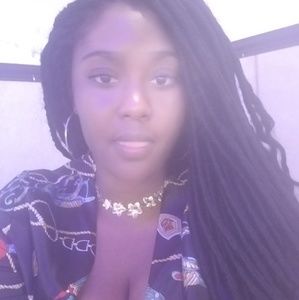 Meet your Posher, Chloe